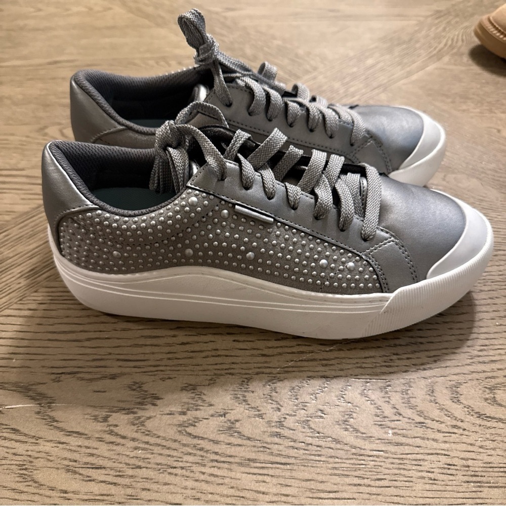 -NEW Dr. Scholl's Time Off Sneaker Light Grey Women's Shoes Size 7